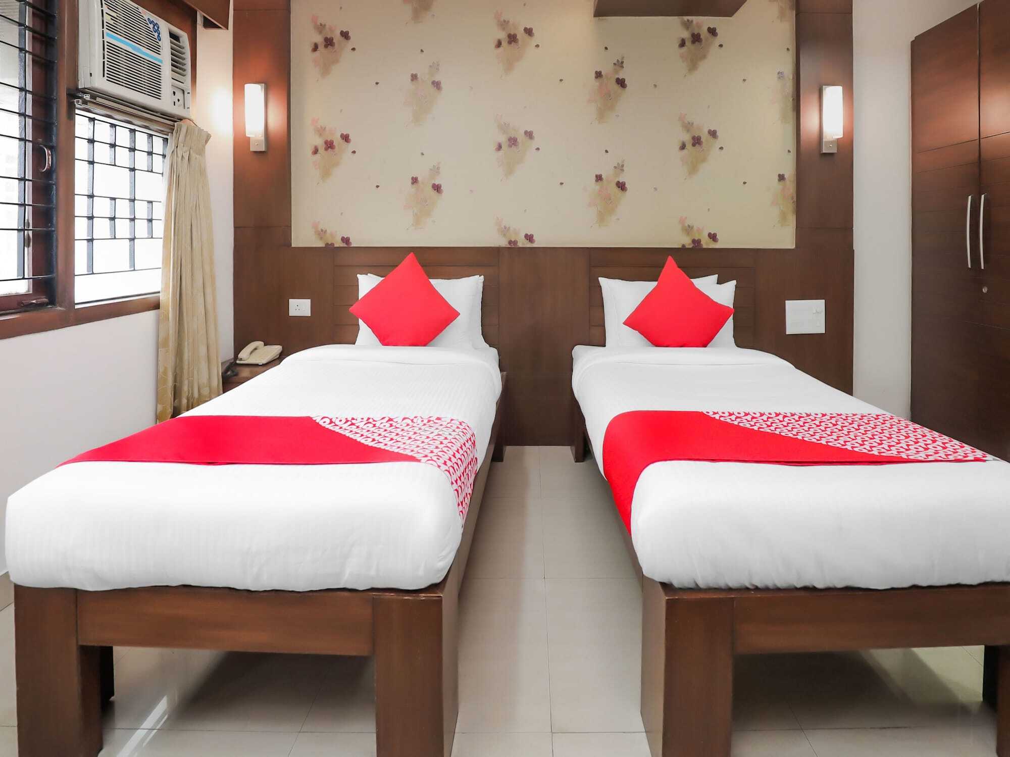 Oyo 17278 Hotel Srinivas Mangalore Eksteriør billede