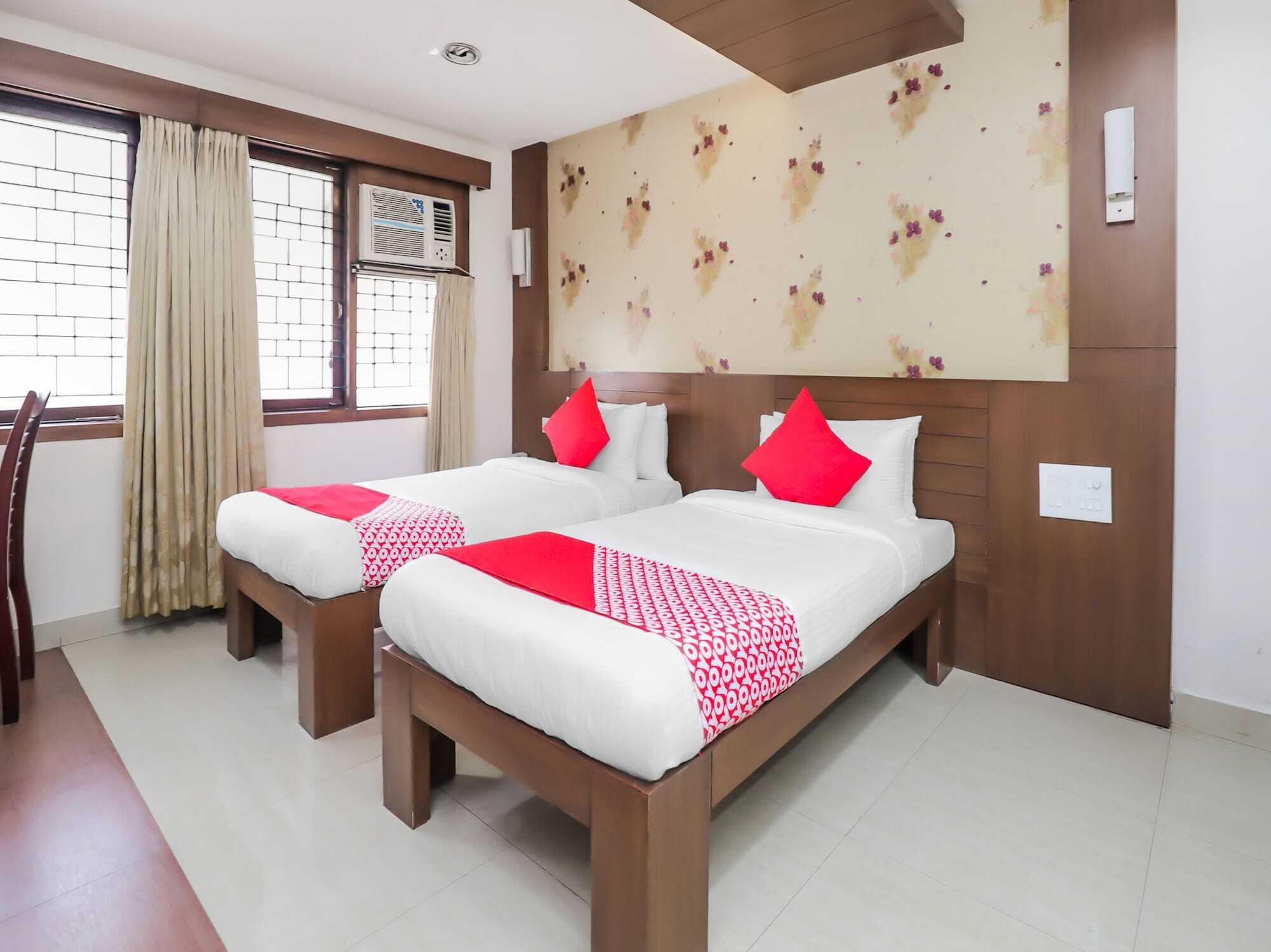 Oyo 17278 Hotel Srinivas Mangalore Eksteriør billede